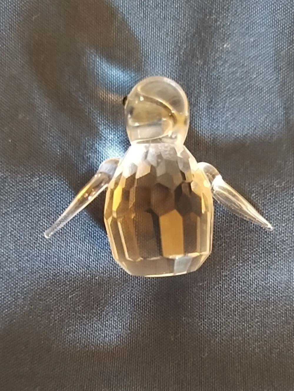SWAROVSKi CRYSTAL MINIATURE PENGUIN, 1985 KINGDOM OF ICE AND SNOW.